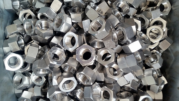 不銹鋼標(biāo)準(zhǔn)件的材料選擇要考慮的因素有哪些？